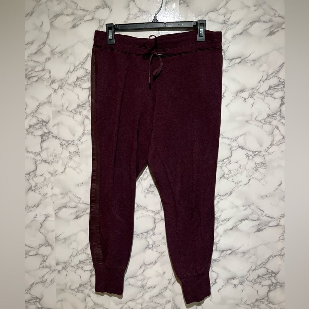 Women's Drawstring Jogger Pants - Burgundy